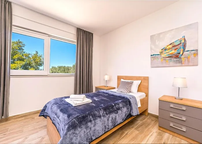 Anita Villa